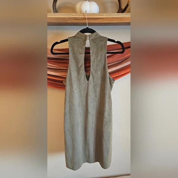 First Love - Elegant Olive Green Sleeveless Dress - Picture 2 of 8